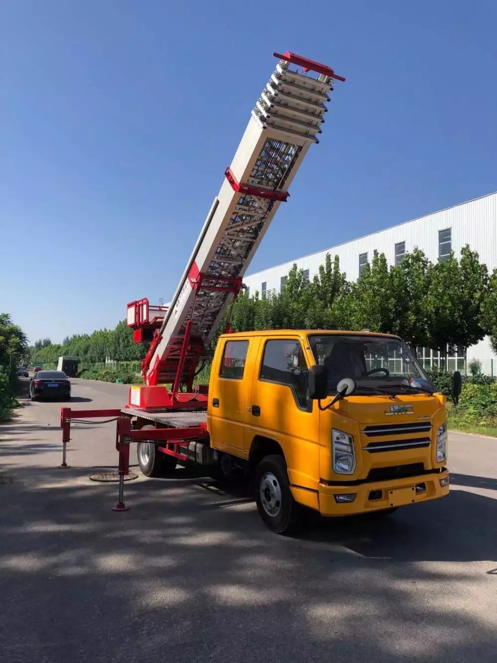 正定县附近的云梯车出租服务：轻松解决高空作业需求