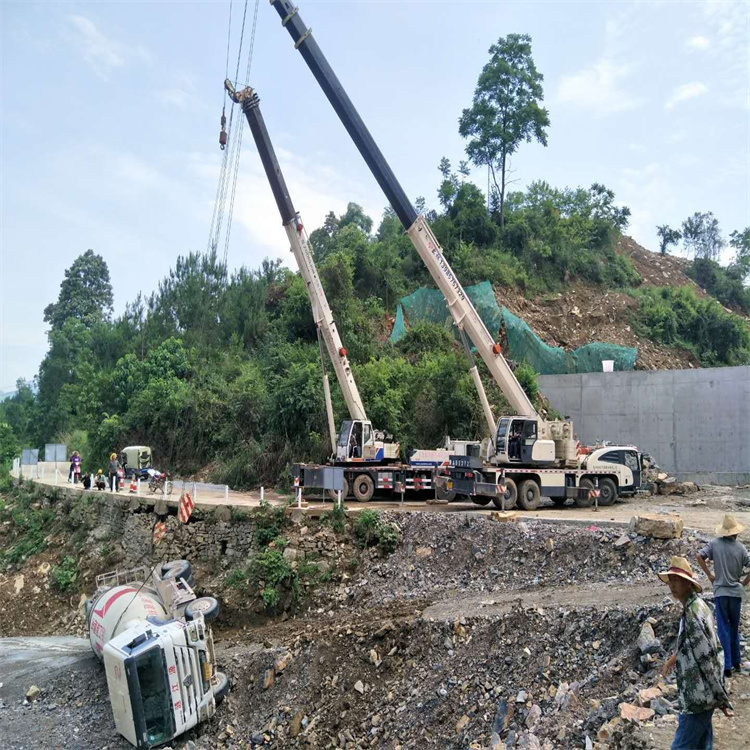 正定县汽车掉沟里叫吊车救援要多少钱