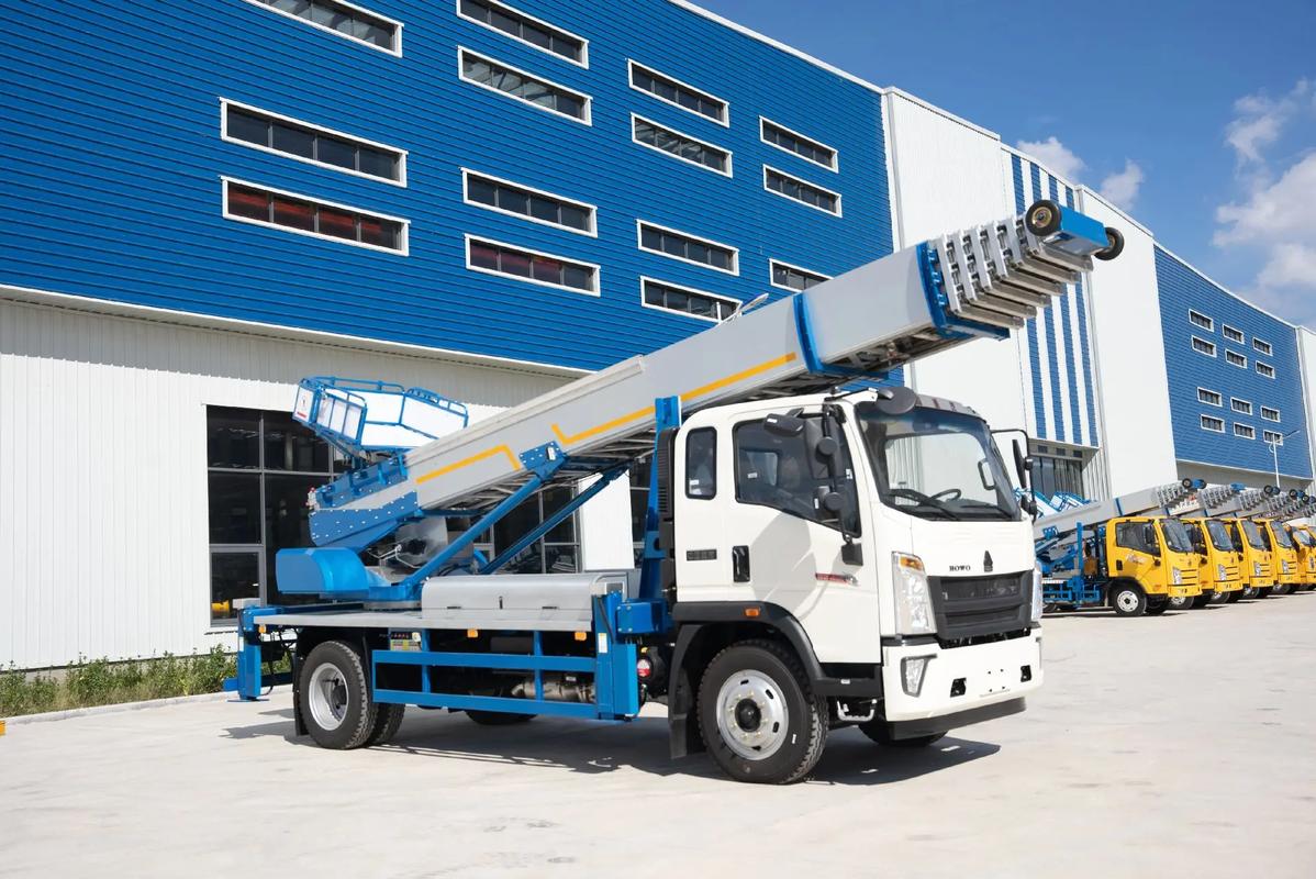 正定县出租云梯车高空作业车 建筑垃圾搬运